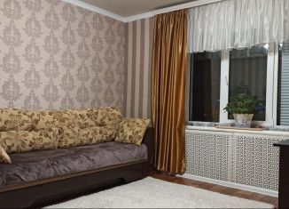 Продается трехкомнатная квартира, 56 м2, Унеча, улица Луначарского, 9
