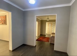 Трехкомнатная квартира в аренду, 105 м2, Каспийск, Каспийская улица, 4Б