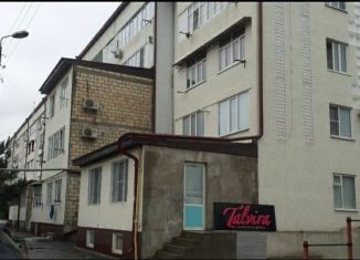 Сдам в аренду двухкомнатную квартиру, 38 м2, Дербент, проспект Агасиева, 10