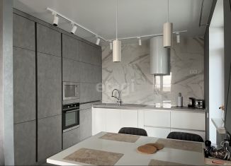 Продается 2-комнатная квартира, 65 м2, Тюмень, улица Бакинских Комиссаров, 1, ЖК Жуков