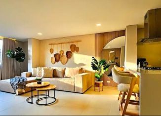 Продаю 2-ком. квартиру, 60 м2, посёлок городского типа Сириус, Камышовая улица, 5