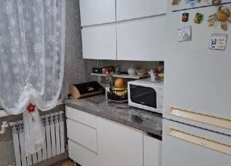 Сдам 1-комнатную квартиру, 35 м2, Кемерово, Молодёжный проспект, 4