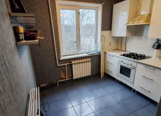 Продам 2-комнатную квартиру, 52 м2, Московская область, улица Адмирала Кузнецова, 3