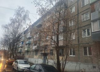 Продаю 2-ком. квартиру, 46 м2, Серпухов, Осенняя улица, 17