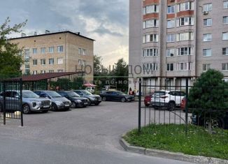 Продам 2-ком. квартиру, 63 м2, Великий Новгород, улица Ломоносова, 25А