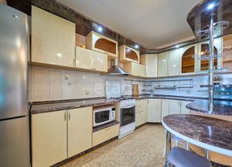 Сдается в аренду 3-комнатная квартира, 120 м2, Хабаровск, улица Ким Ю Чена, 39