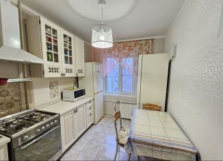 Продам 3-ком. квартиру, 74 м2, Астрахань, Курская улица, 53к1