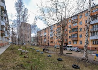 Продам 2-комнатную квартиру, 42.7 м2, Новосибирск, улица Есенина, 39/1, метро Золотая Нива