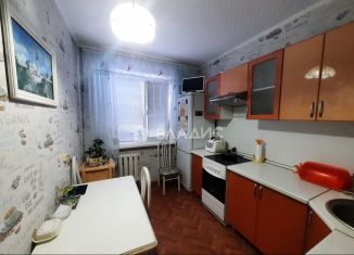 Сдается в аренду 2-комнатная квартира, 47 м2, Тобольск, 8-й микрорайон, 16