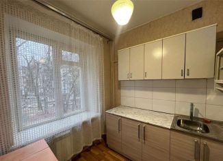 Сдается 1-ком. квартира, 30 м2, Москва, Новогиреевская улица, 29к2, метро Перово