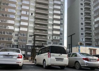 Продажа трехкомнатной квартиры, 126 м2, Махачкала, улица Вузовское Озеро, 13, ЖК Семейный