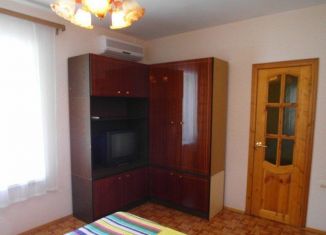 Сдам в аренду комнату, 30 м2, Геленджик, улица Фурманова, 6