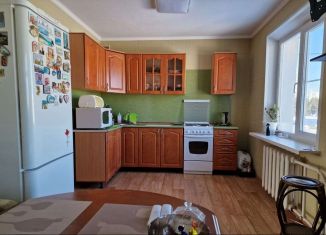 Сдаю 2-ком. квартиру, 60 м2, Нерюнгри, улица Карла Маркса, 25