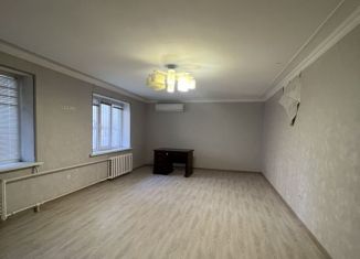 Продаю трехкомнатную квартиру, 100 м2, Махачкала, улица Абубакарова, 92А