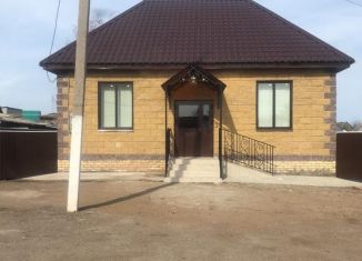 Продажа торговой площади, 83 м2, село Буздяк, улица Красная площадь, 93