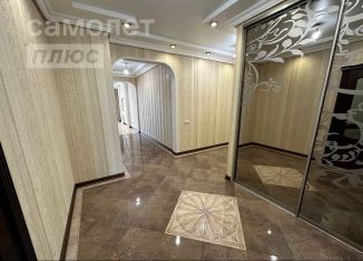 Продается трехкомнатная квартира, 106 м2, Славянск-на-Кубани, улица Победы, 276к1