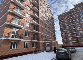 Сдается в аренду трехкомнатная квартира, 70 м2, Грозный, улица Лескова, 21, Шейх-Мансуровский район