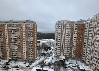 3-комнатная квартира в аренду, 80 м2, Москва, Боровское шоссе, 20к1, метро Боровское шоссе