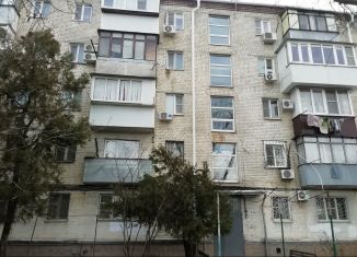 Продаю 3-комнатную квартиру, 45 м2, Краснодар, улица Курчатова, улица Курчатова