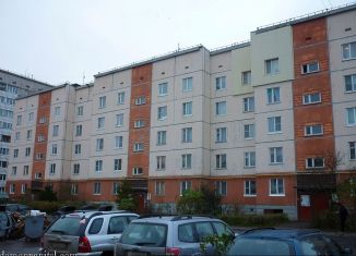 Сдается в аренду однокомнатная квартира, 40 м2, Ленинградская область, проспект 25 Октября, 52Б