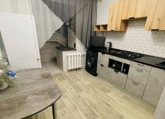 Сдаю в аренду 2-ком. квартиру, 54 м2, Тверь, улица Коробкова, 3