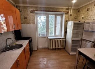 Сдам в аренду 2-ком. квартиру, 54 м2, Светлоград, Красная улица, 44А