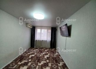 Продается 2-ком. квартира, 45 м2, Волжский, Заводская улица, 4