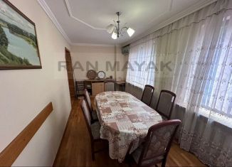 Продается 3-ком. квартира, 74 м2, Майкоп, улица Ленина, 23