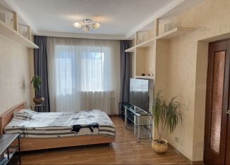 Продаю 1-комнатную квартиру, 47 м2, Калужская область, улица Суворова, 25