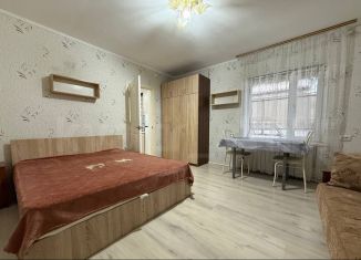 Сдается в аренду 1-ком. квартира, 38 м2, Симферополь, улица Эмель, 33, Центральный район