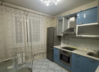 Сдача в аренду 2-ком. квартиры, 55 м2, Москва, Луганская улица, 4к1, метро Царицыно