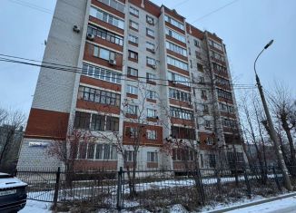 Сдается двухкомнатная квартира, 65 м2, Казань, улица Маршала Чуйкова, 65