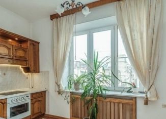 Сдам 4-комнатную квартиру, 120 м2, Москва, Малая Бронная улица, 38, метро Тверская