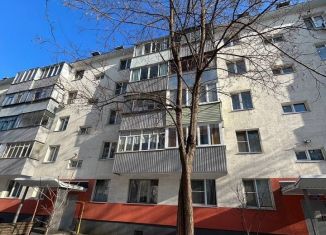 Продажа 2-комнатной квартиры, 43 м2, Старый Оскол, микрорайон Приборостроитель, 24