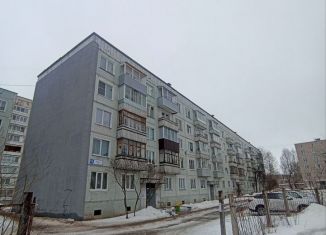 Продажа трехкомнатной квартиры, 65 м2, Кирово-Чепецк, Речная улица, 10к2