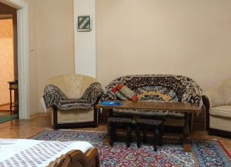 Продаю 2-комнатную квартиру, 70 м2, Махачкала, улица Астемирова, 4