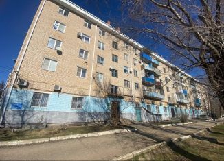 Продам 4-комнатную квартиру, 61.8 м2, Элиста, улица Г. Молоканова, 49