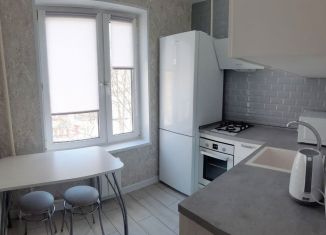 Сдам в аренду 2-ком. квартиру, 45 м2, Москва, Очаковское шоссе, 17к2, метро Мичуринский проспект