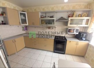 Продажа 4-ком. квартиры, 86 м2, Новороссийск, Кутузовская улица, 17