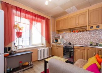 Продам 1-ком. квартиру, 38 м2, Новосибирск, улица Курчатова, 11/4