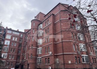 Продаю 4-комнатную квартиру, 124 м2, Казань, улица Нурсултана Назарбаева, 12