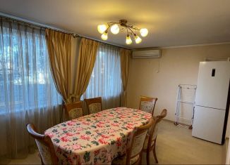 Сдаю в аренду 3-ком. квартиру, 80 м2, Крым, Крымская улица, 13