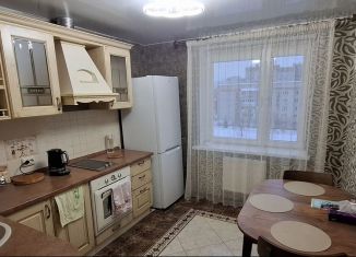 Продаю 2-ком. квартиру, 59 м2, Удмуртия, улица Холмогорова, 59