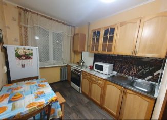 Двухкомнатная квартира в аренду, 45 м2, Тихвин, 3-й микрорайон, 15