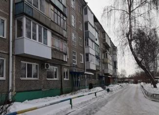 Сдаю в аренду трехкомнатную квартиру, 42 м2, Омск, улица Труда