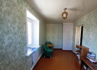 Трехкомнатная квартира на продажу, 48.6 м2, поселок городского типа Шемышейка, Советская улица, 7