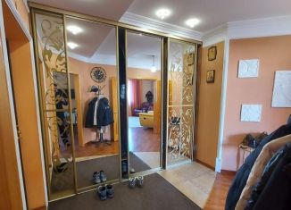 Продается трехкомнатная квартира, 100 м2, Курская область, улица Челюскинцев, 17