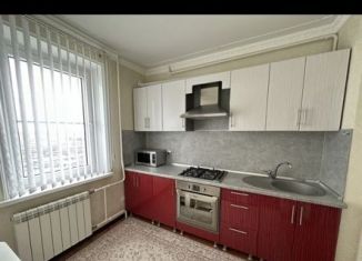 Сдаю двухкомнатную квартиру, 54 м2, Кизляр, улица 40 лет Дагестана