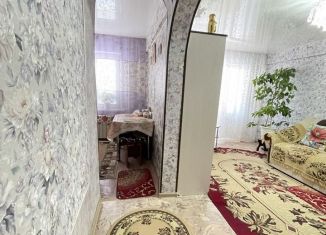 Продается трехкомнатная квартира, 58.4 м2, поселок городского типа Емельяново, улица 2-х Борцов, 27