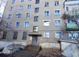 Продается четырехкомнатная квартира, 60.5 м2, Киров, улица Ленина, 22, Нововятский район